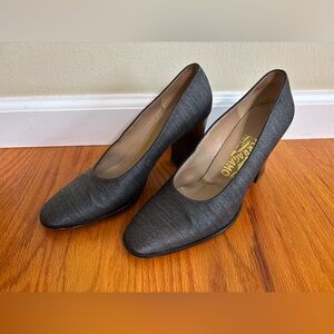 Salvatore Ferragamo Women's Gray Pumps sz. 9